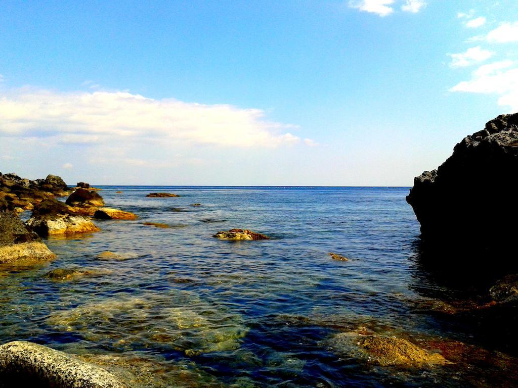 Kavos Bay Seafront Hotel Agia Marina  ภายนอก รูปภาพ