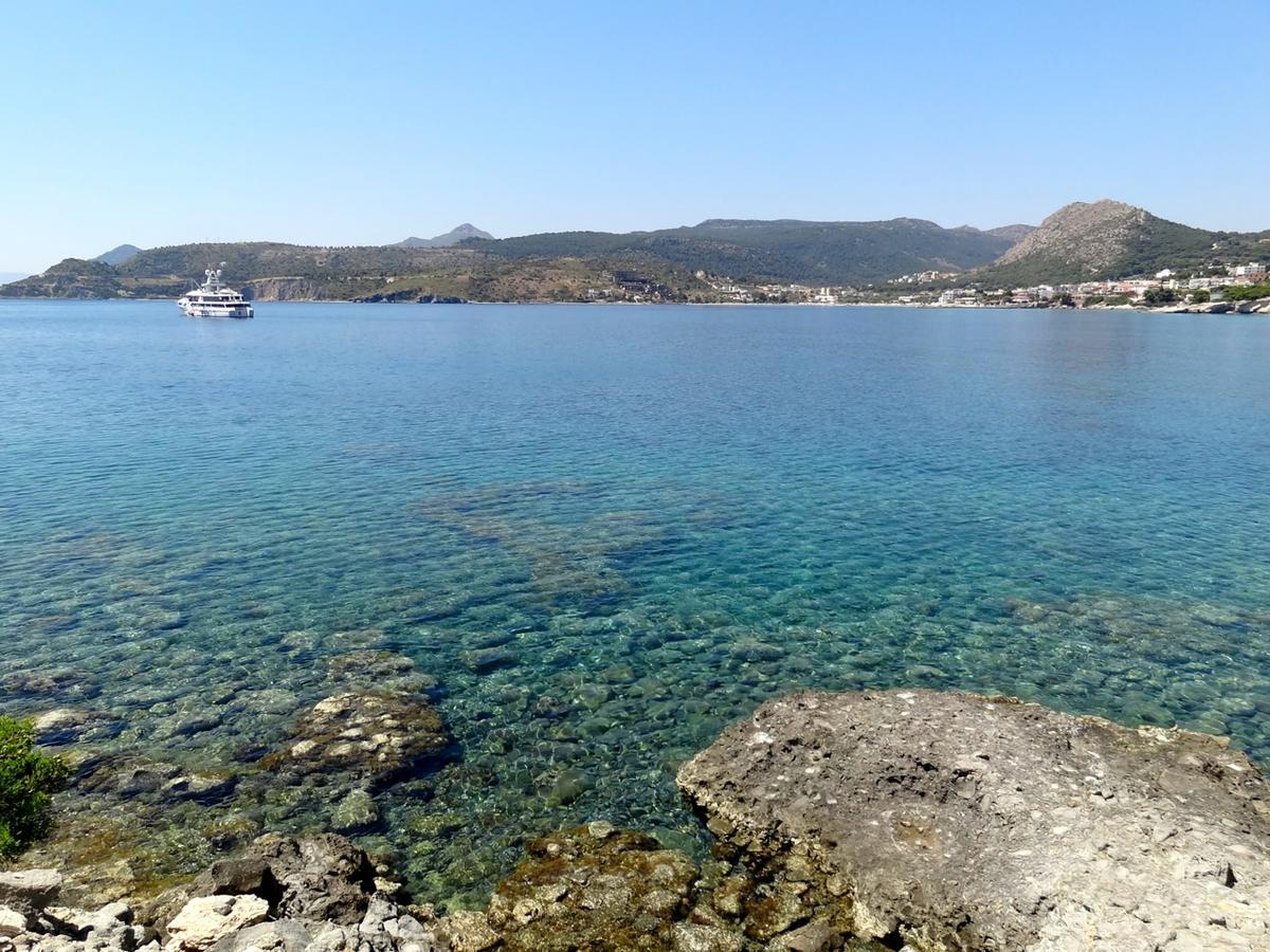 Kavos Bay Seafront Hotel Agia Marina  ภายนอก รูปภาพ