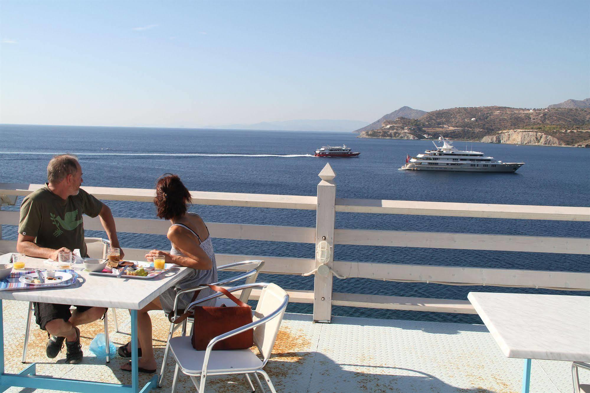 Kavos Bay Seafront Hotel Agia Marina  ภายนอก รูปภาพ