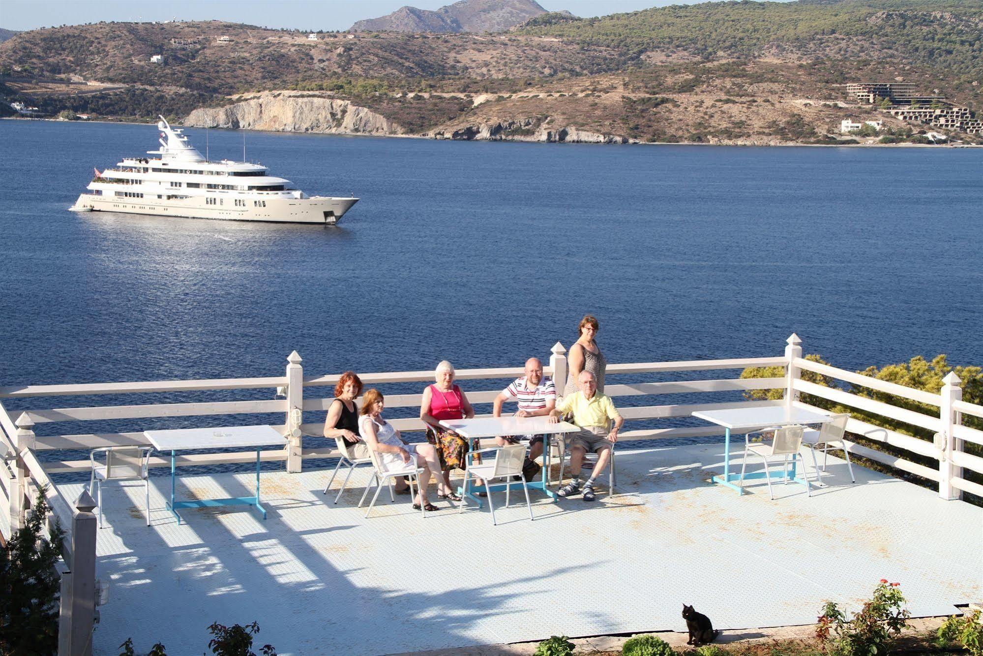 Kavos Bay Seafront Hotel Agia Marina  ภายนอก รูปภาพ