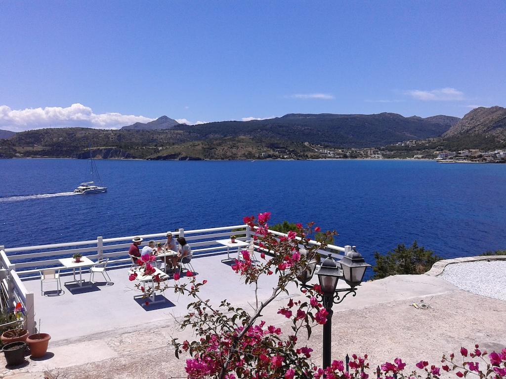 Kavos Bay Seafront Hotel Agia Marina  ภายนอก รูปภาพ