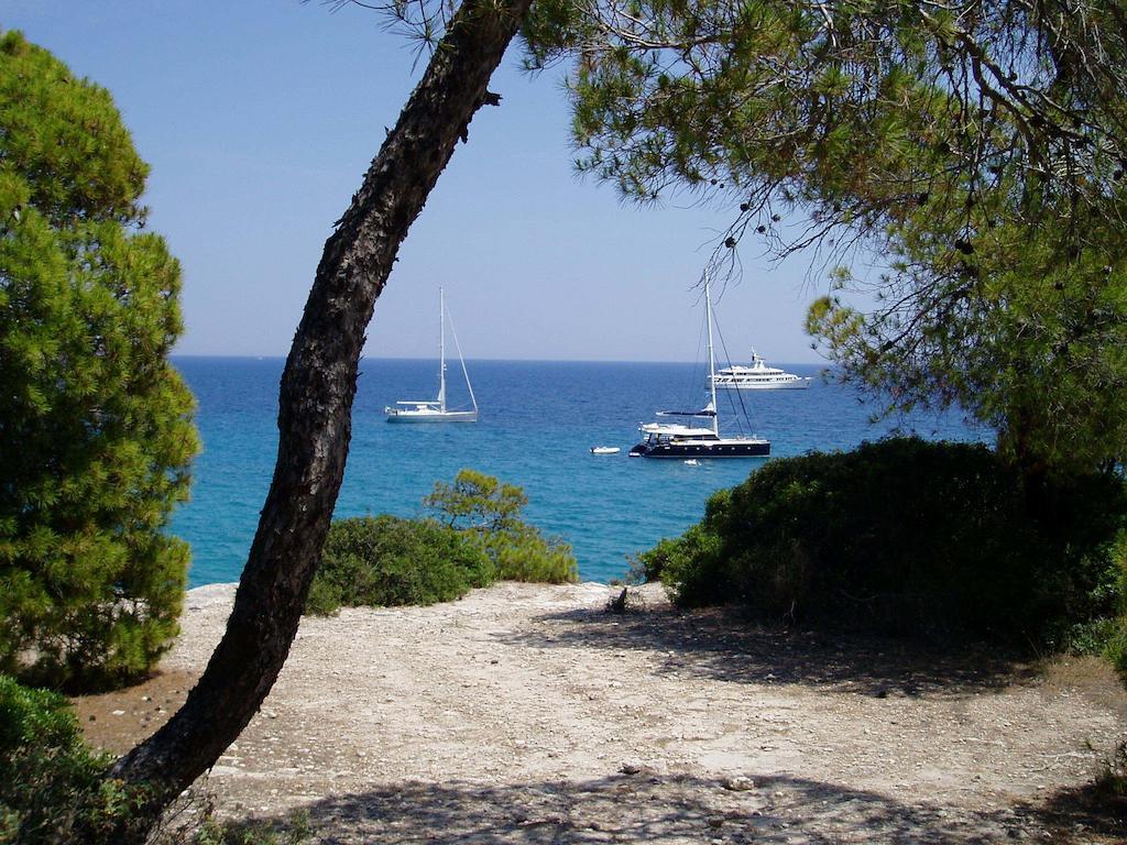 Kavos Bay Seafront Hotel Agia Marina  ภายนอก รูปภาพ