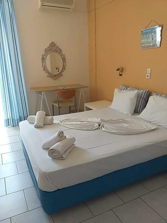 Kavos Bay Seafront Hotel Agia Marina  ภายนอก รูปภาพ
